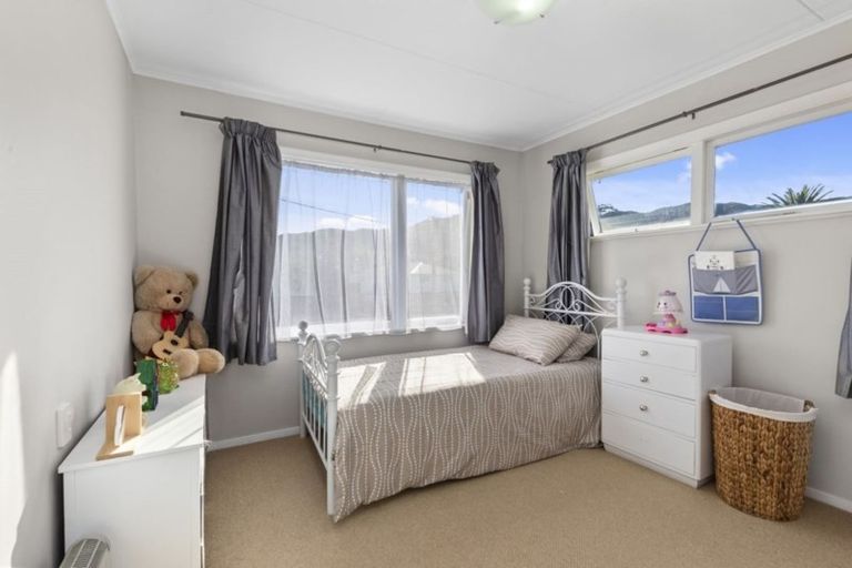 Photo of property in 204 Wellington Road, Wainuiomata, Lower Hutt, 5014