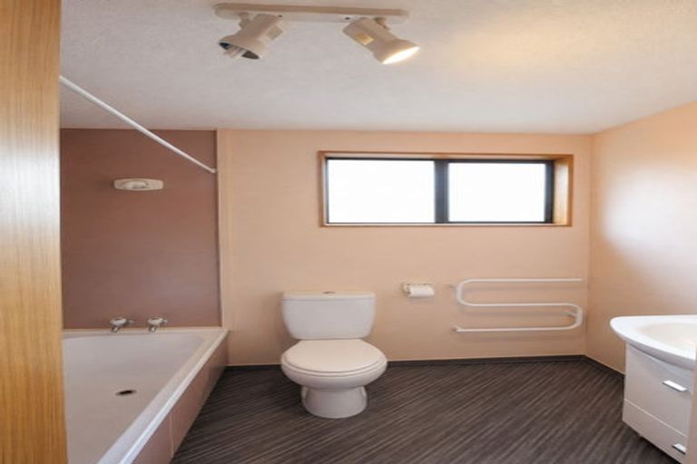 Photo of property in 22 Beatrice Place, Avonhead, Christchurch, 8042