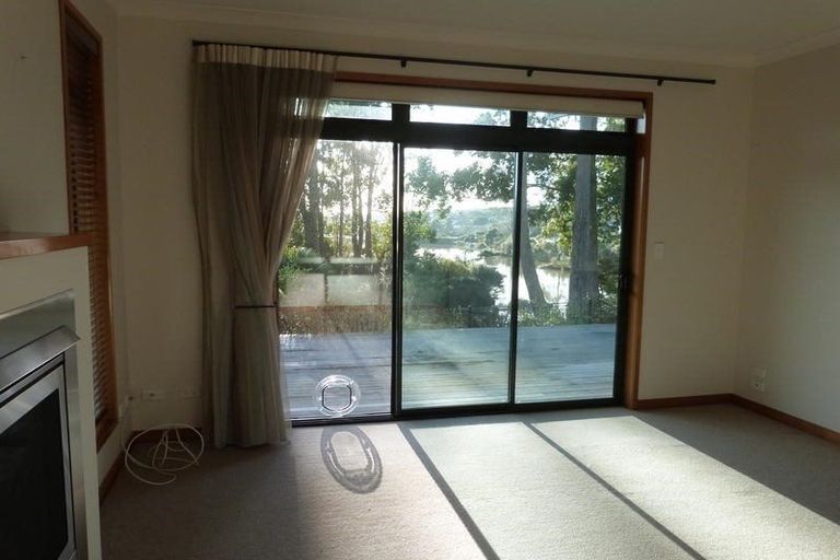 Photo of property in 12 Barnsley Place, Henderson, Auckland, 0612