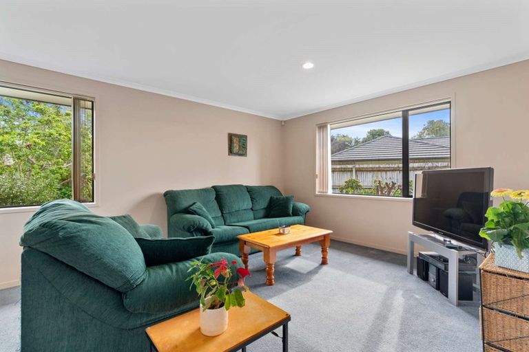 Photo of property in 15 Ernest Shackleton Place, Waiuku, 2123