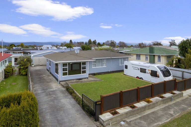 Photo of property in 12 Pembroke Street, Highbury, Palmerston North, 4412