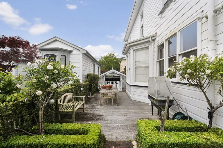 Photo of property in 26 Newman Terrace, Thorndon, Wellington, 6011