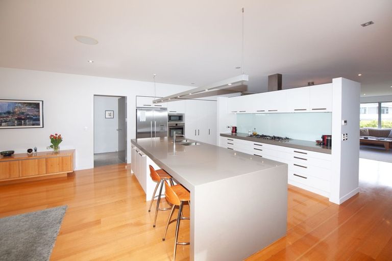 Photo of property in 24e Mandalay Terrace, Khandallah, Wellington, 6035