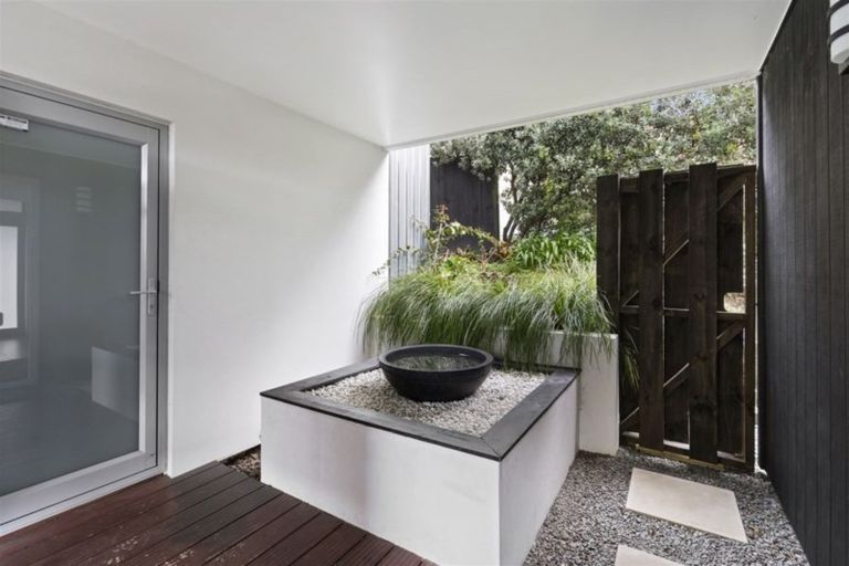 Photo of property in 14a Holiday Road, Stanmore Bay, Whangaparaoa, 0932