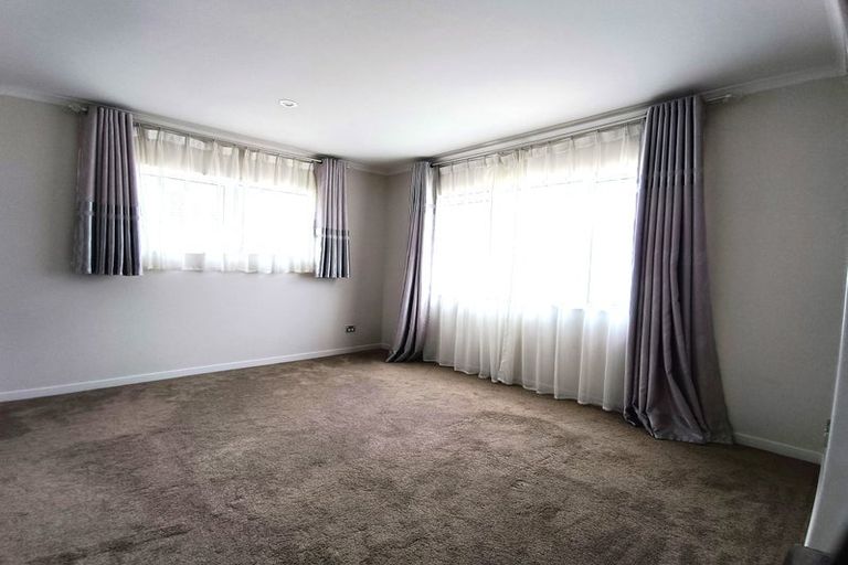 Photo of property in 73 Rosewell Crescent, Flat Bush, Auckland, 2019