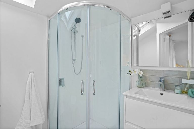 Photo of property in 26 Aratoro Place, Mount Pleasant, Christchurch, 8081