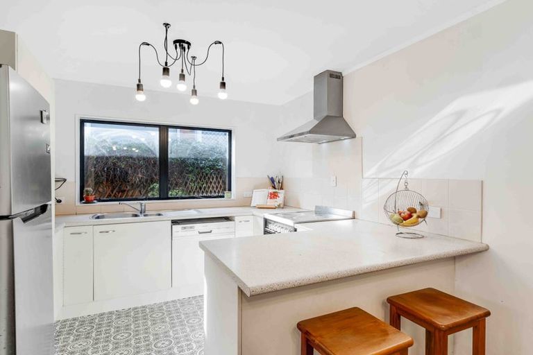 Photo of property in 2/19 Sailfish Drive, West Harbour, Auckland, 0618