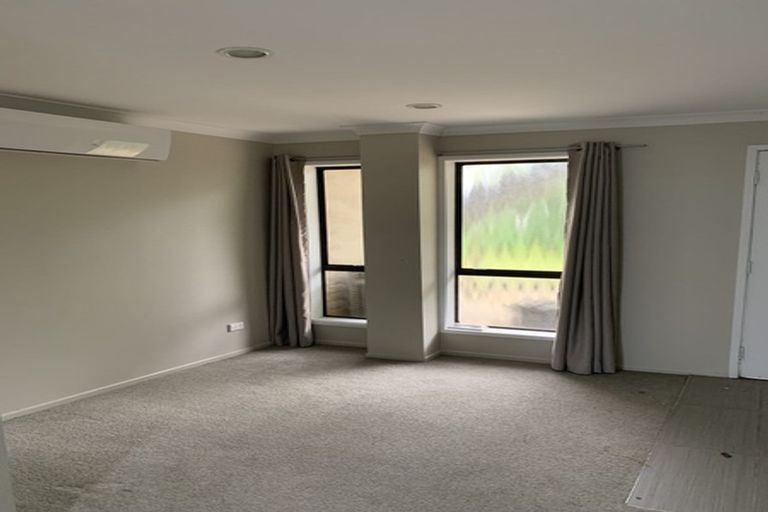 Photo of property in 209 Carnoustie Drive, Wattle Downs, Auckland, 2103