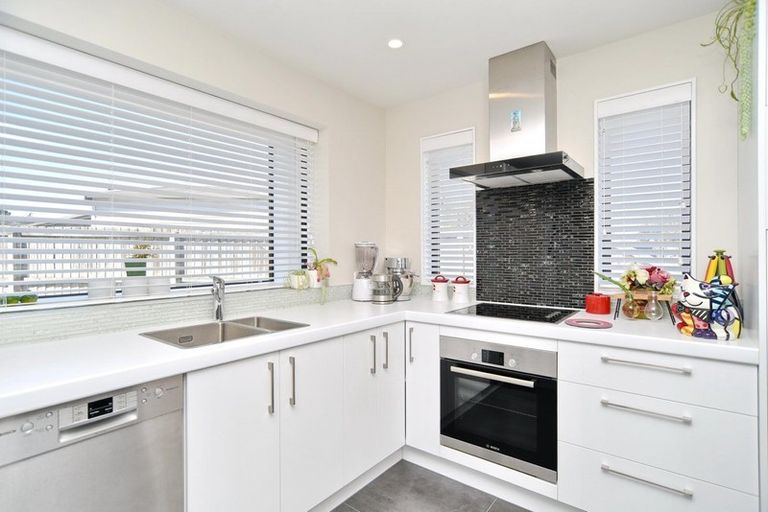 Photo of property in 3a Lindis Lane, New Brighton, Christchurch, 8083