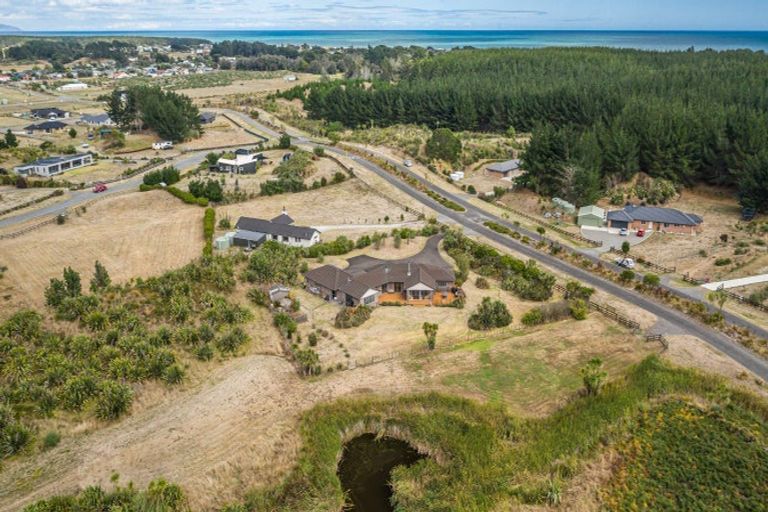 Photo of property in 68 Waitarere Rise Avenue, Waitarere, Levin, 5510