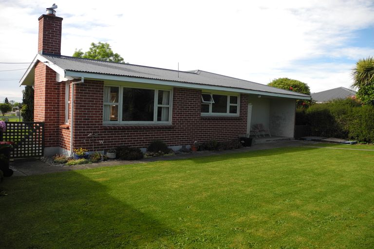 Photo of property in 2 Dixon Street, Waimate, 7924