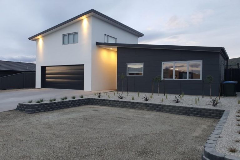 Photo of property in 25 Magnetic Place, Cromwell, 9310