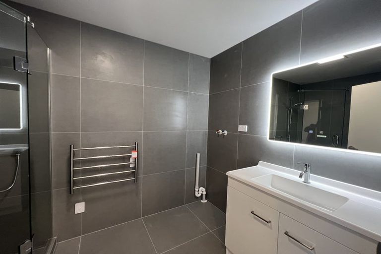 Photo of property in 150c Chivalry Road, Glenfield, Auckland, 0629