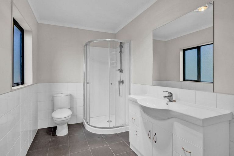 Photo of property in 8 County Drive, Hawera, 4610