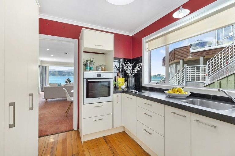 Photo of property in 283 Karaka Bay Road, Karaka Bays, Wellington, 6022