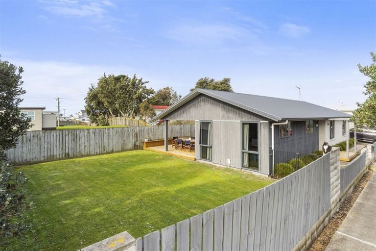 Photo of property in 15 Coprosma Close, Papamoa Beach, Papamoa, 3118