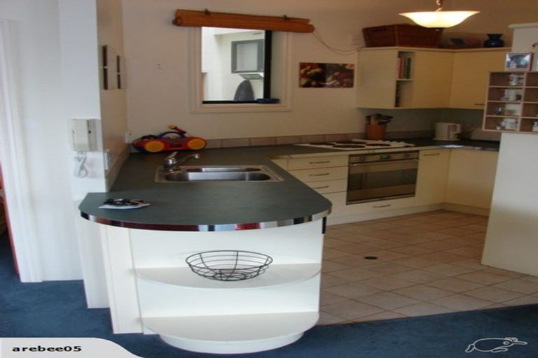 Photo of property in Endeavour Apartments, 13/125 Thorndon Quay, Pipitea, Wellington, 6011