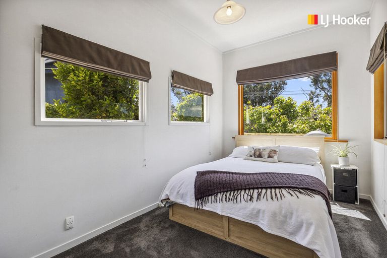 Photo of property in 33 Marine Parade, Macandrew Bay, Dunedin, 9014