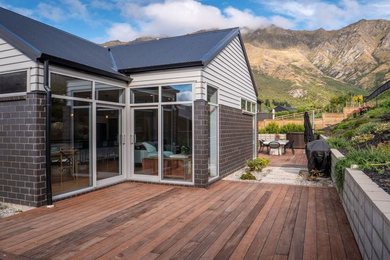 Photo of property in 12 Morepork Way, Arthurs Point, Queenstown, 9371