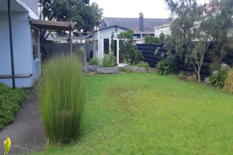 Photo of property in 1a Coronation Street, Belmont, Auckland, 0622