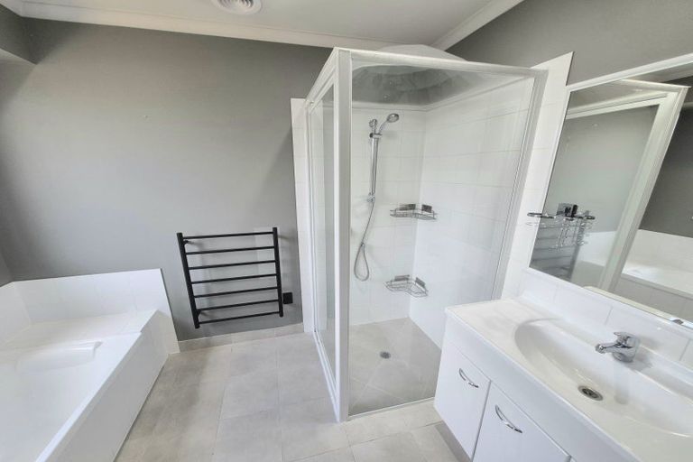 Photo of property in 12 Camberley Way, Huntington, Hamilton, 3210