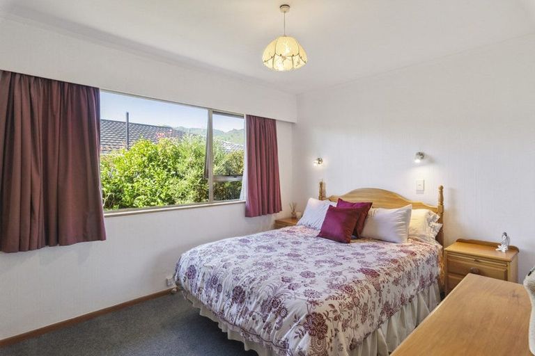 Photo of property in 4 Edgewater Street, Waikanae, 5036