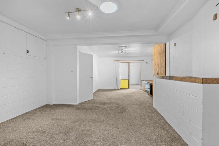 Photo of property in 174 Huatoki Street, Upper Vogeltown, New Plymouth, 4310