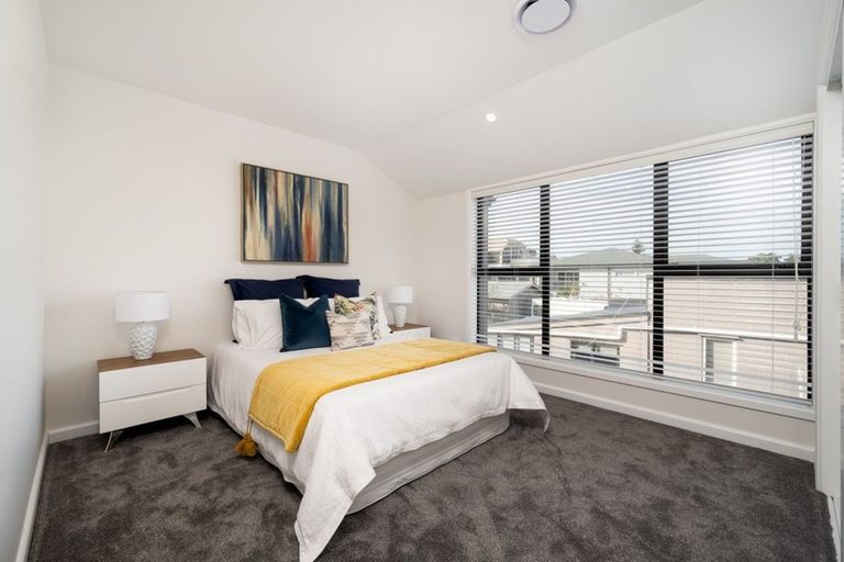 Photo of property in 15a The Parade, Bucklands Beach, Auckland, 2012