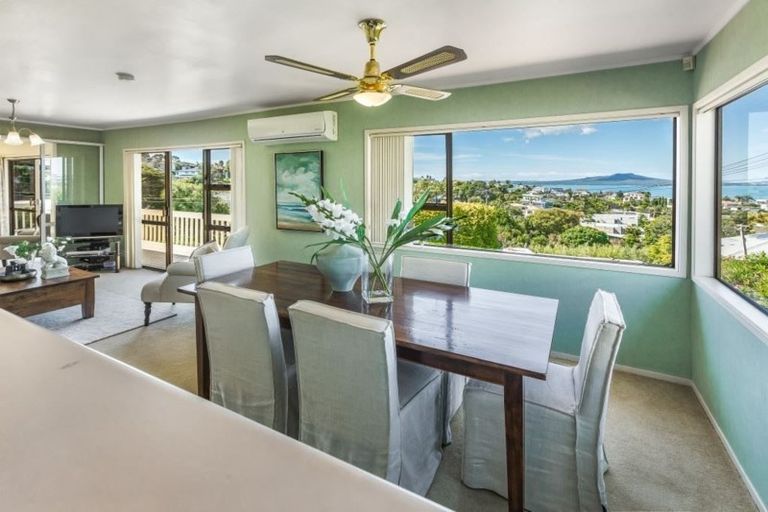 Photo of property in 2/33 Parr Terrace, Castor Bay, Auckland, 0620