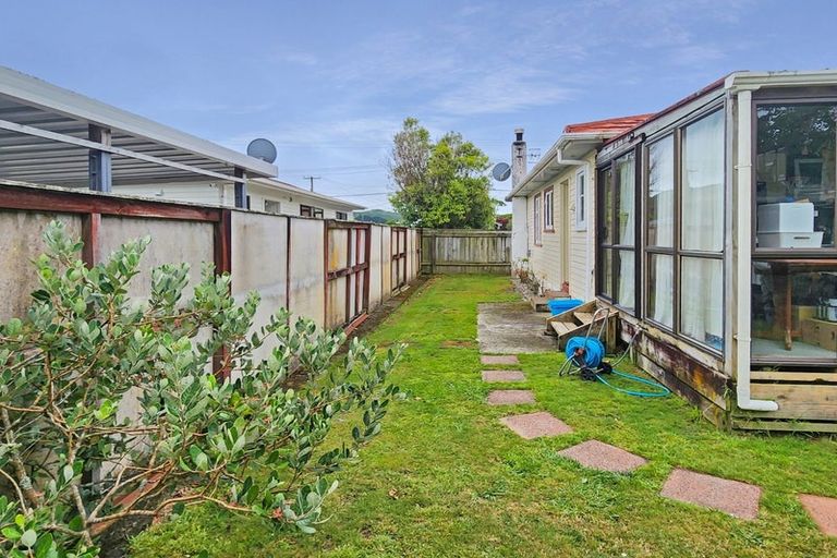 Photo of property in 27 Russell Road, Wainuiomata, Lower Hutt, 5014