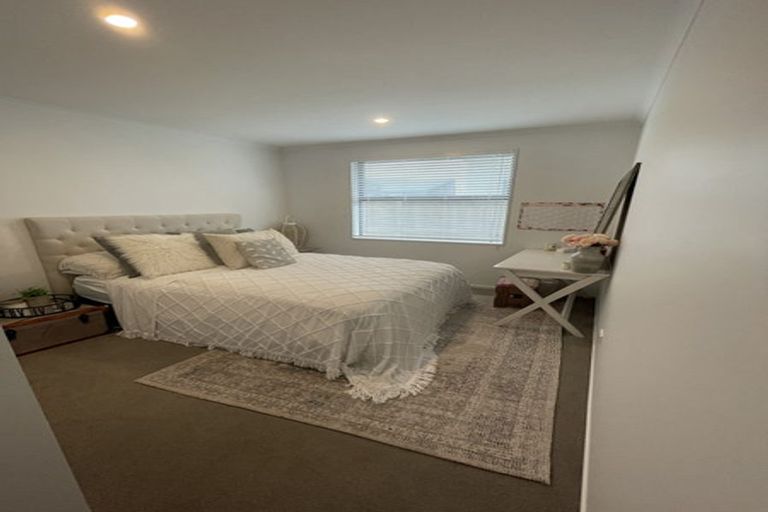 Photo of property in 2 Symes Drive, Red Beach, 0932