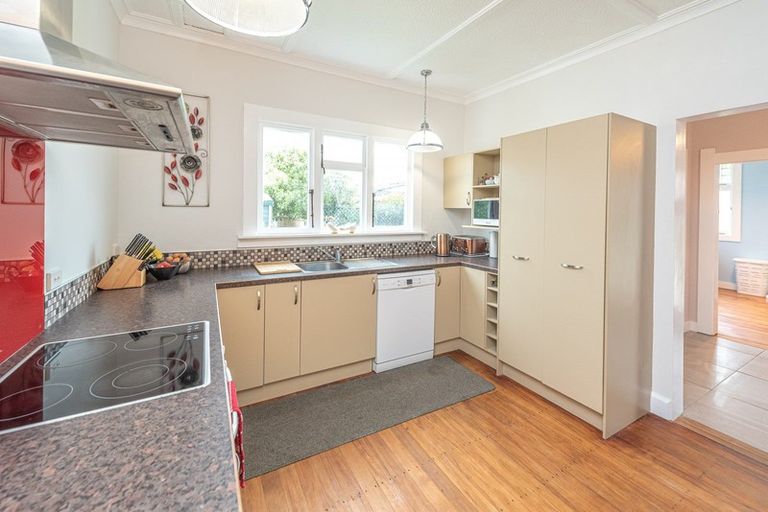 Photo of property in 12 Parsons Street, Saint Johns Hill, Whanganui, 4501