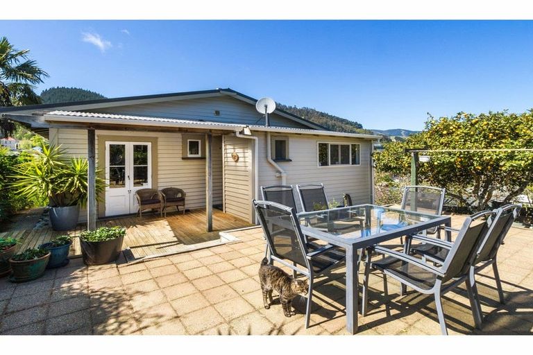 Photo of property in 26 Tipahi Street, Nelson South, Nelson, 7010