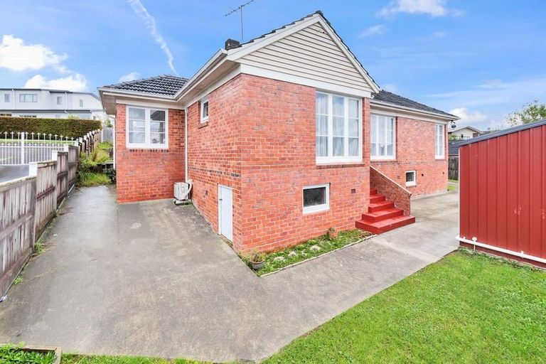 Photo of property in 7 Griffen Park Road, Mount Roskill, Auckland, 1041