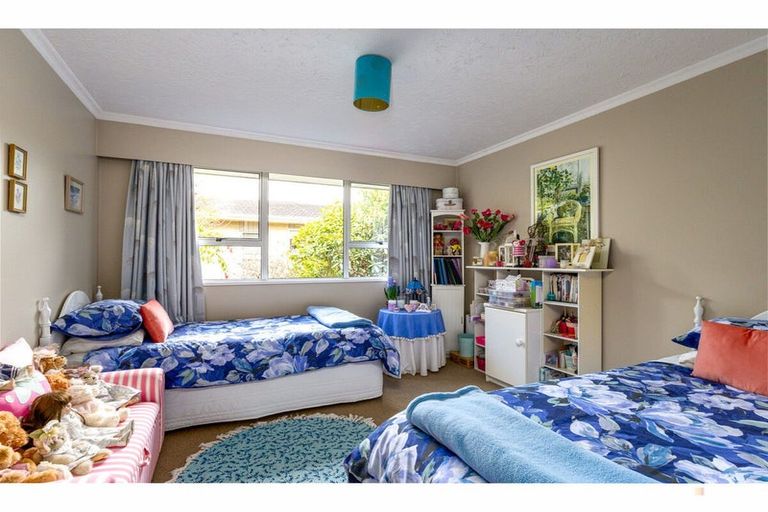 Photo of property in 20 Timaru Road, Waimate, 7924