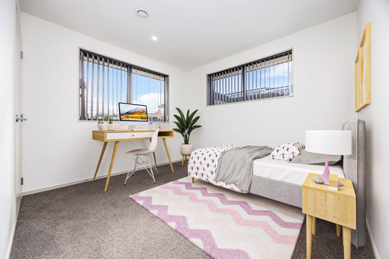 Photo of property in 33 Carole Crescent, Pakuranga, Auckland, 2010