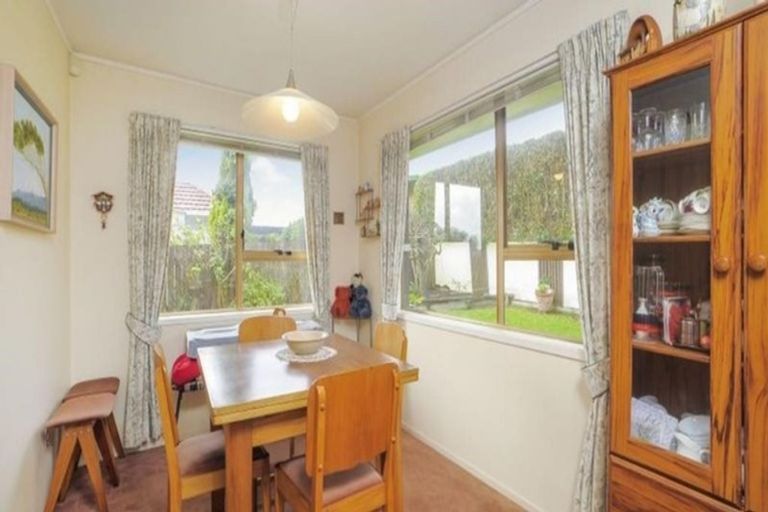 Photo of property in 2/13 Waitaki Street, Henderson, Auckland, 0612