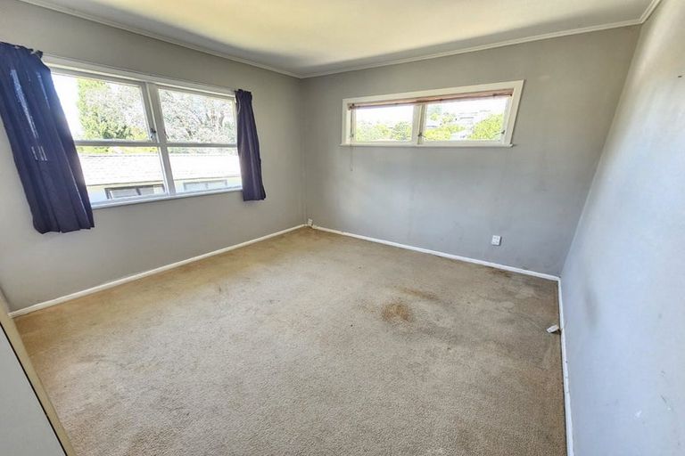 Photo of property in 30 Lyford Crescent, Sunnynook, Auckland, 0620