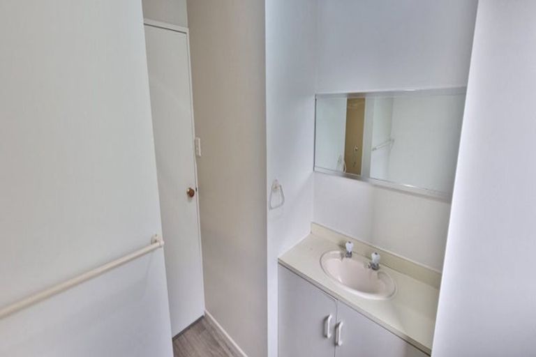 Photo of property in 4 Mayfair Place, Westown, New Plymouth, 4310