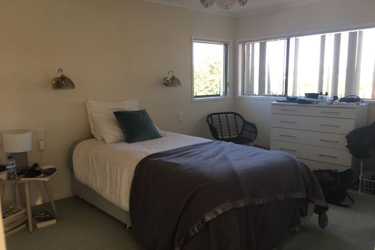 Photo of property in 16 Oliver Twist Avenue, Mellons Bay, Auckland, 2014