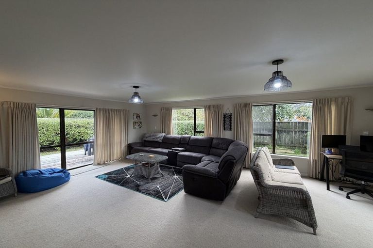 Photo of property in 61 Karina Road, Merrilands, New Plymouth, 4312