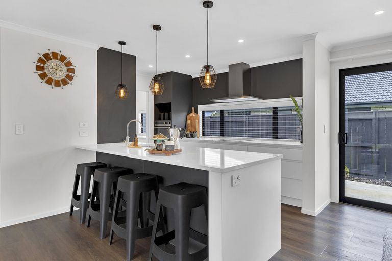 Photo of property in 15 Maple Grove, Kingston, Wellington, 6021