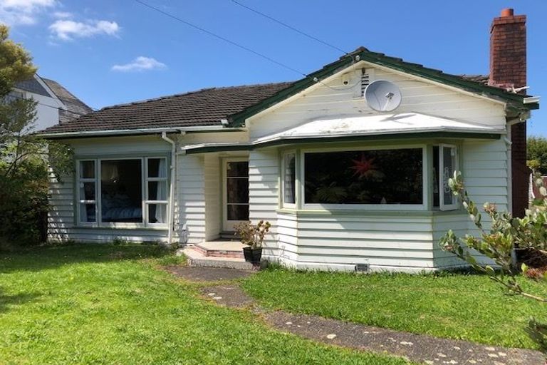 Photo of property in 32 Totara Crescent, Woburn, Lower Hutt, 5010