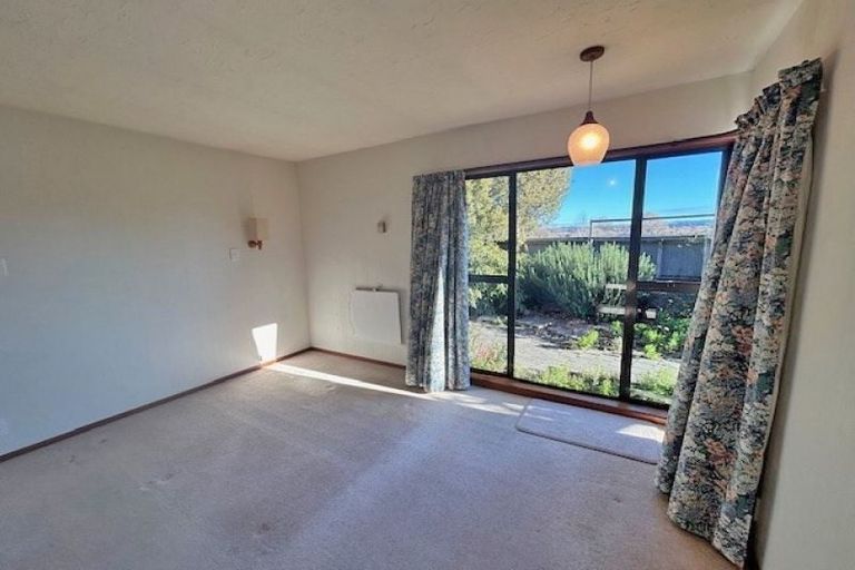 Photo of property in 10 Kowai Place, Amberley, 7410