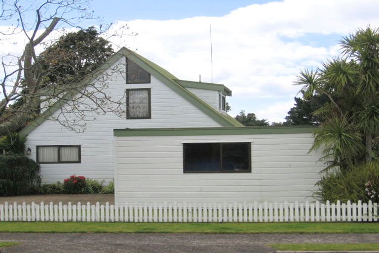 Photo of property in 19 Berwick Place, Mount Maunganui, 3116