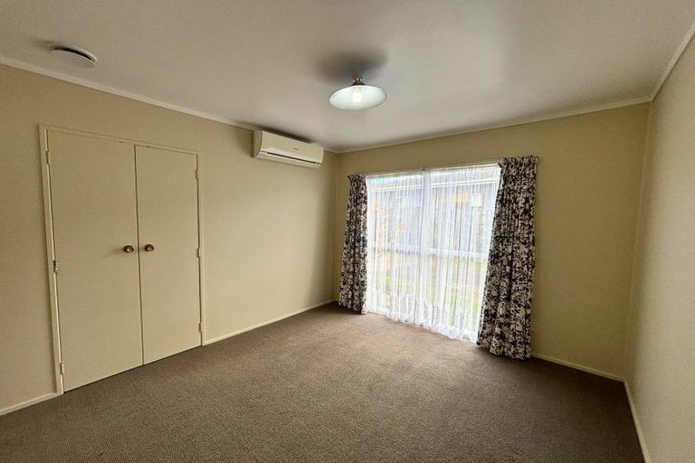 Photo of property in 52 Kurnell Drive, Botany Downs, Auckland, 2010