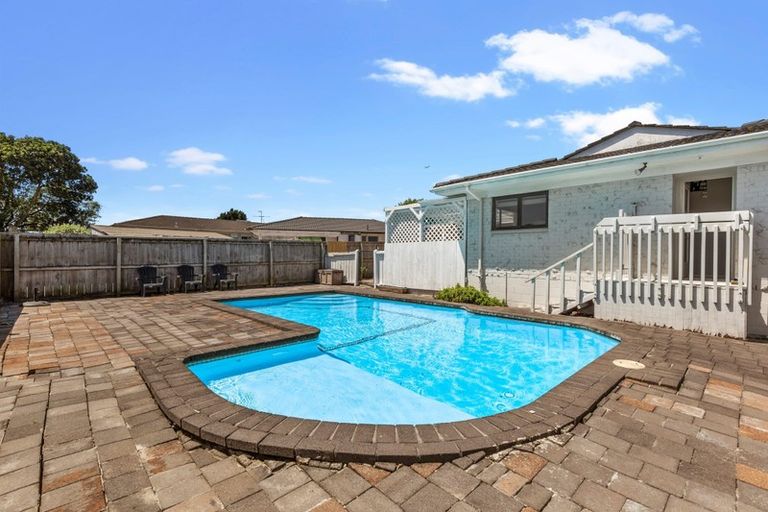 Photo of property in 6 Suwyn Place, Weymouth, Auckland, 2103