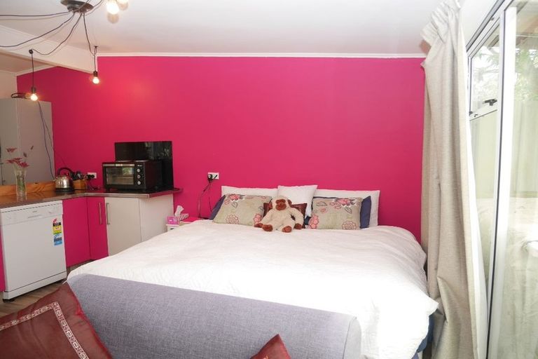 Photo of property in 196 Main Road South, Raumati South, Paraparaumu, 5032