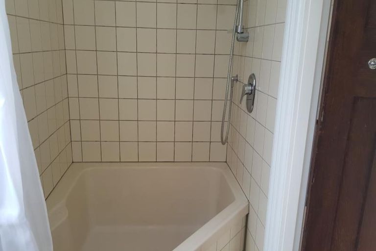 Photo of property in 6 Cardall Street, Newtown, Wellington, 6021