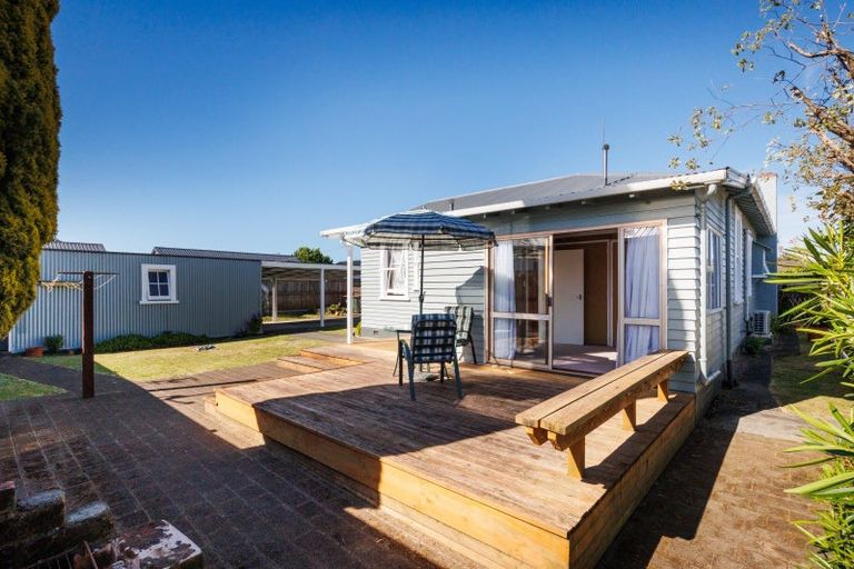 Photo of property in 11 Brightwater Terrace, Terrace End, Palmerston North, 4410